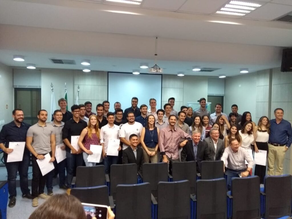 Engenheiros e engenheiras formados na UEL recebem registro profissional. Foto: Colaboração